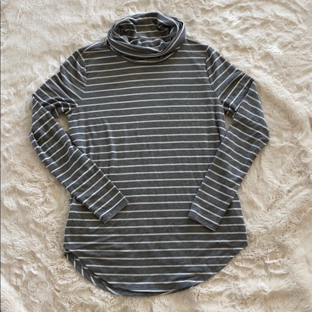 EUC Loft Turtle Neck Top